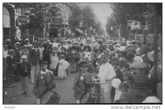 14. RIVA BELLA. CARTE PHOTO.  Emile THOMAS,Photo.   DEFILE.CAVALCADE. - Riva Bella