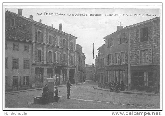 69 )) SAINT LAURENT DE CHAMOUSSET, Place Du Plâtre Et Hotel Robert, Delorme édit - Saint-Laurent-de-Chamousset