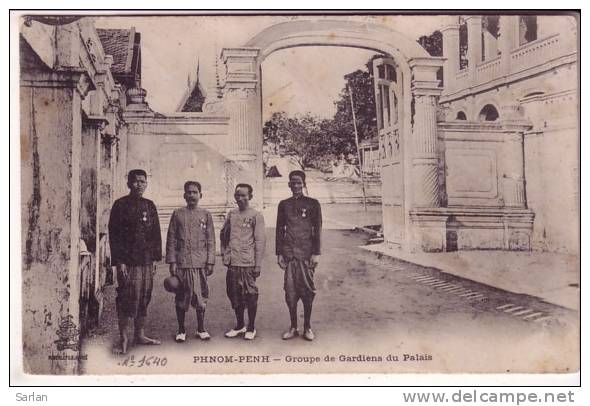 CAMBODGE , Phnom Penh , Edit DIEULEFILS N° , Groupe De Gardiens Du Palais - Cambodge