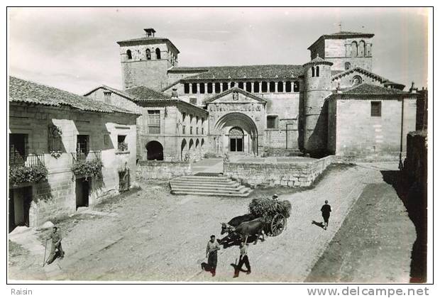 CPA Cantabria (Santander) Santillana Del Mar La Colegiata Charette De Foins Tirée Par Boeufs Glacee  BE - Cantabria (Santander)