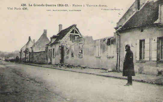 02 VIC SUR AISNE Cpa Animée Une Rue  430 - Vic Sur Aisne