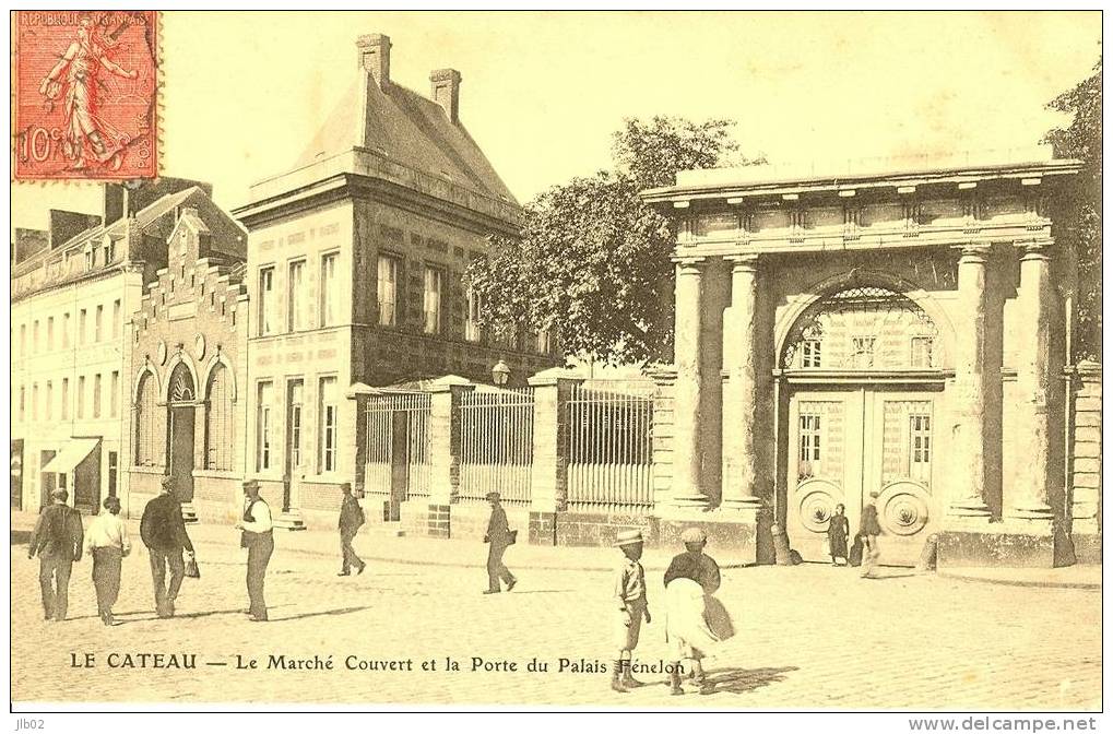 Le Cateau - Le Marché Couvert Et La Porte Du Palais Fénelon - Le Cateau