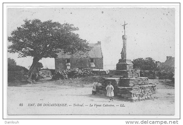 29 // TREBOUL, Le Vieux Calvaire, LL 95, ANIMEE - Tréboul