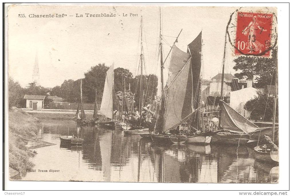 17 - LA TREMBLADE - Lot De 2 Cartes -  Barques Sortant Du Port -Le Port -belle Animarion Pêcheurs Se Préparant Au Départ - La Tremblade