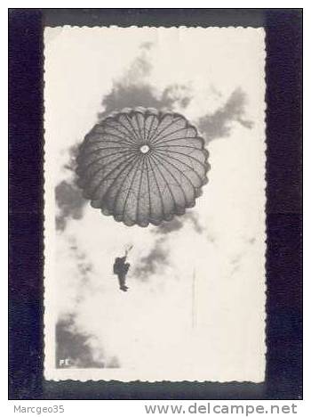 29500 Photo Format Cpa Parachutiste écrite De Pau En 1958 - Parachutespringen