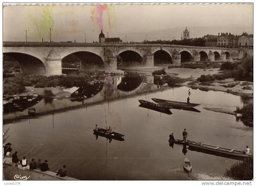 45 / ORLEANS / LA LOIRE ET LE PONT GEORGES V / TRES ANIMEE / CONCOURS DE PECHE ?? / EDIT COMBIER - Orleans