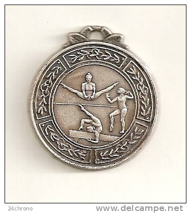 Gymnastique: Medaille Avec Gymnaste 08-1758) - Gymnastics