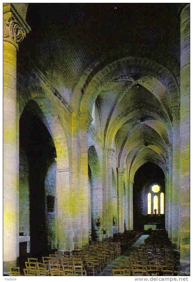Carte Postale  23.  La Souterraine  Intérieur De L'église Trés Beau Plan - La Souterraine