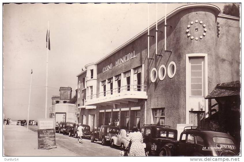 VILLERVILLE (Calvados).   Le Casino Municipal  (pm Automobiles) - Villerville