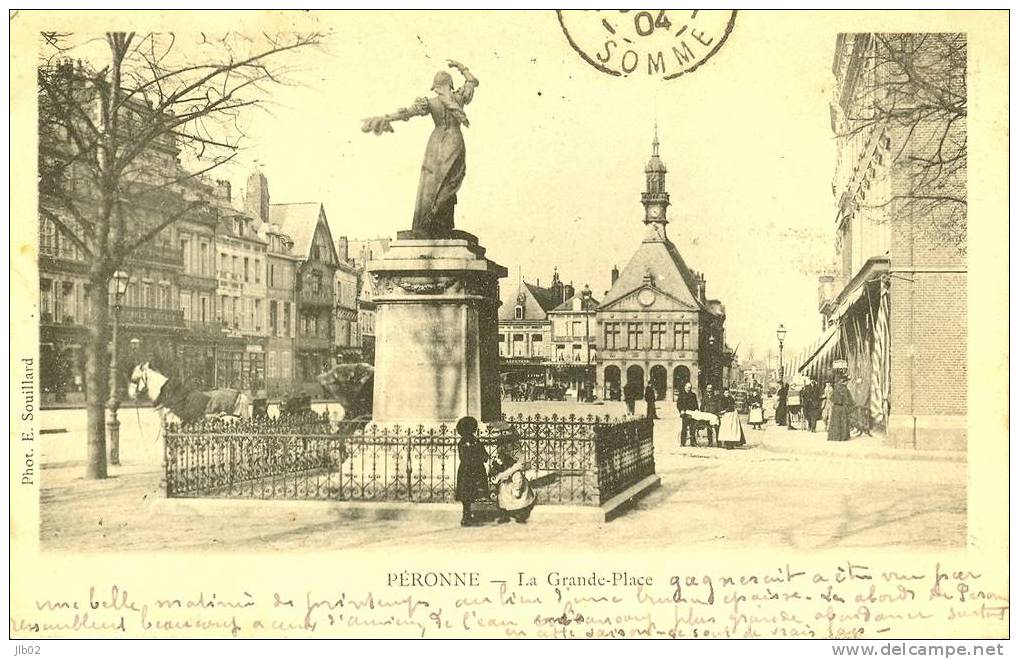 Péronne  - La Grande Place - Peronne