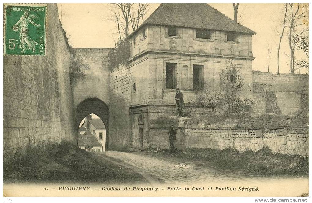 4  Picquigny - Chateau De Picquigny - Porte  Du Gard Et Pavillon Sévigné - Picquigny