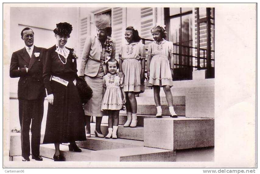 Pays-Bas - Het Prinselijk Gezin Met Mevr. Roosevelt Soestdijk, 19 April 1948 - Soestdijk