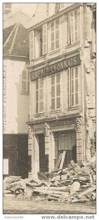 BANQUE  " CREDIT  LYONNAIS "  ( + "JULIEN DAMOY, Produits Alimentaires", Au Fond ) /  CARTE-PHOTO  à Situer - Bancos