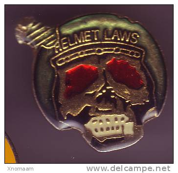 Pin´s Helmet Laws - Personnes Célèbres