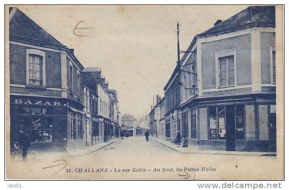 Dép 85 - R951 - Challans - La Rue Gobin - Au Fond Les Petites Halles - état - Challans