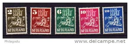 NL 1950,  YV 542/546*     Reconstruction Des églises Church Kerk Kirchen Cote 2019 = 65- E - Unused Stamps
