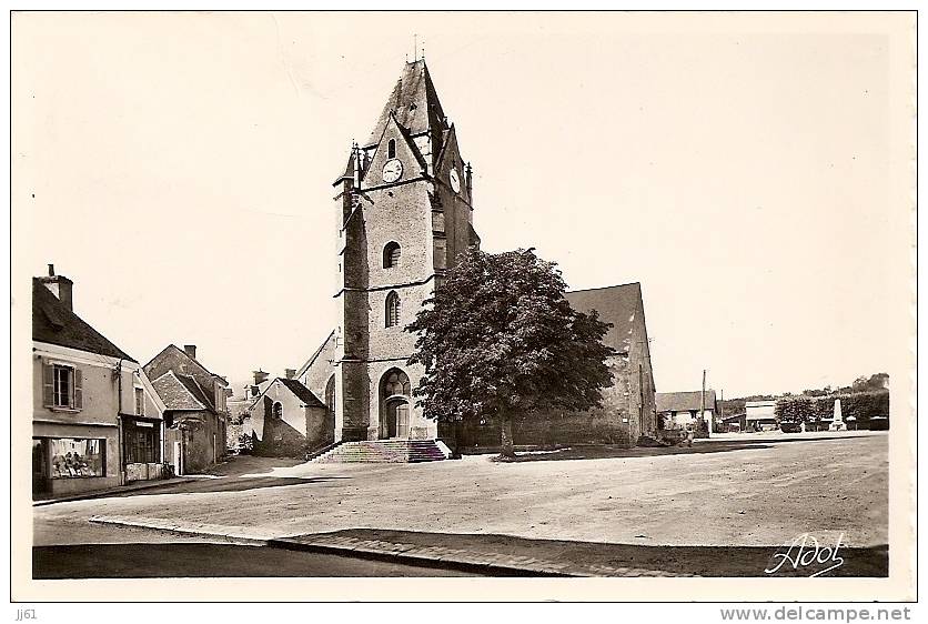 Connere Place De L´église Cpsm Pf Timbre Décoller à L'arriére - Connerre