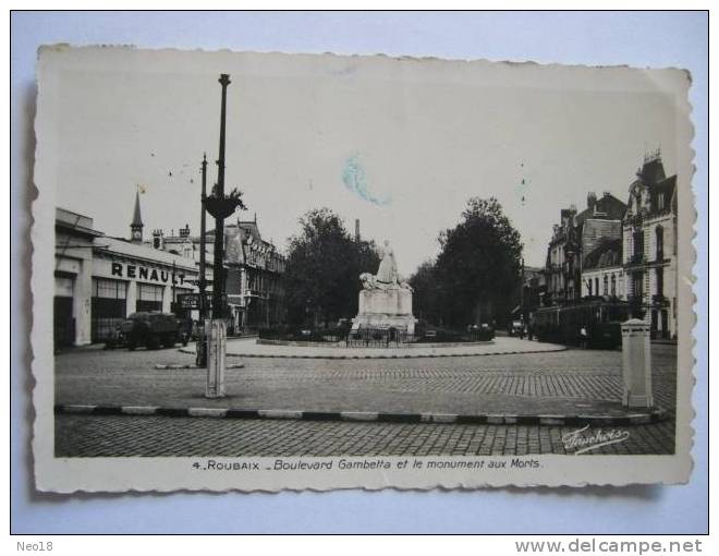 Boulevard Gambetta Et Le Monument Aux Morts, Tram,garage Renault - Roubaix