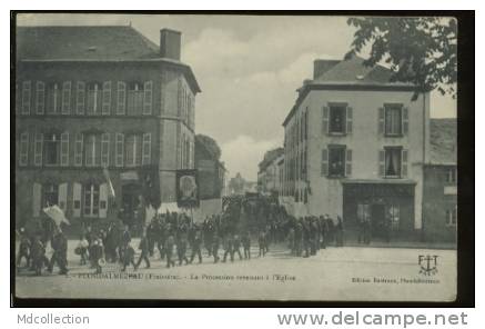 22 PLOUDALMEZEAU La Procession Revenant à L'église - Ploudalmézeau