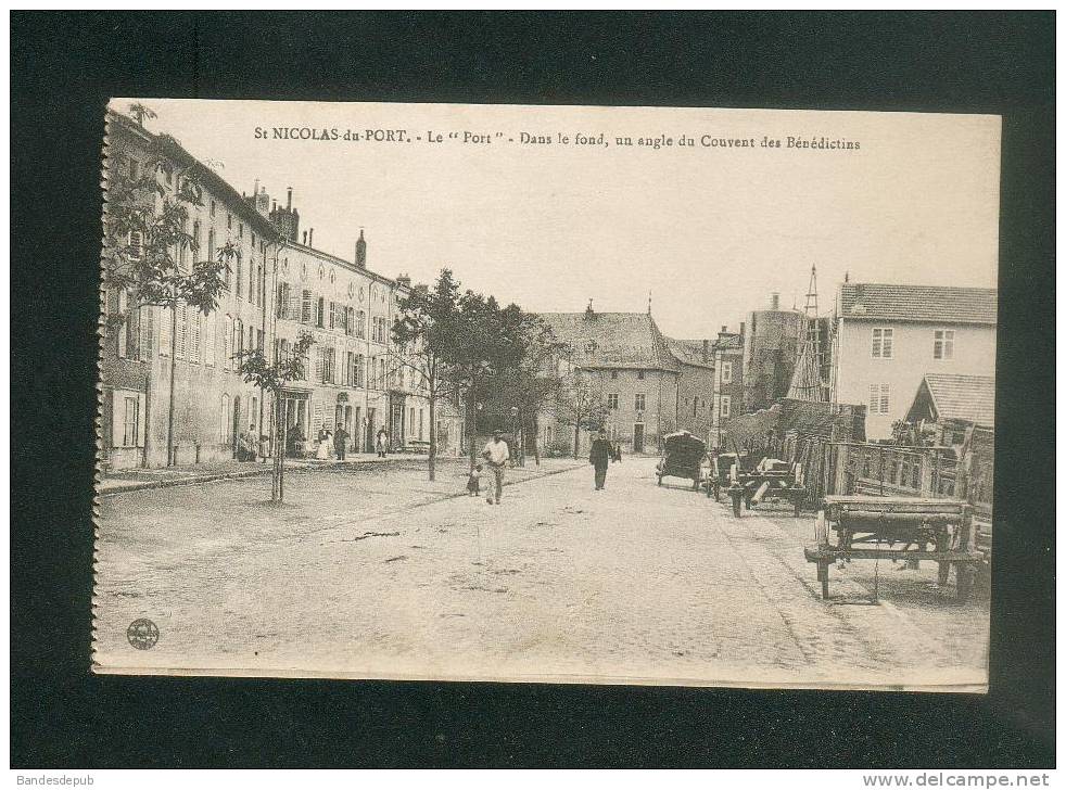 Saint Nicolas De Port (54) - Le Port - Dans Le Fond, Un Angle Du Couvent Des Bénédictins ( Animée - Saint Nicolas De Port