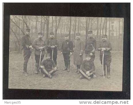 30008 Carte Photo Militaires 2 Sur 2 Képis  Sabres Belle Carte - Regiments