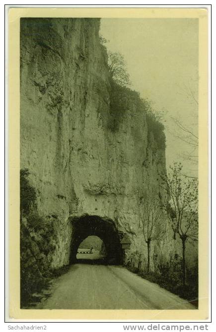 21. GEVREY-CHAMBERTIN. Combe De La Vaux. Le Tunnel - Gevrey Chambertin