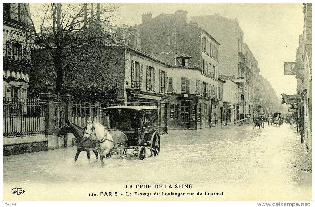 75 . PARIS . 15 Eme ARRONDISSEMENT .   CRUE DE LA SEINE - JANVIER 1910 . LE PASSAGE DU BOULANGER RUE DE LOURMEL . - Paris (15)