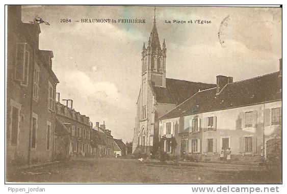 58 BEAUMONT -la -FERRIERE **La Place Et L'Eglise** - Autres & Non Classés