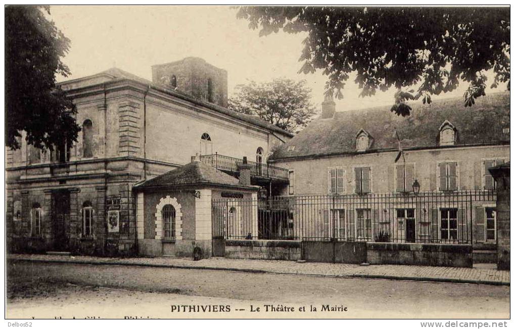 Pithiviers ( Loiret ) - La Théâtre Et La Mairie - Pithiviers