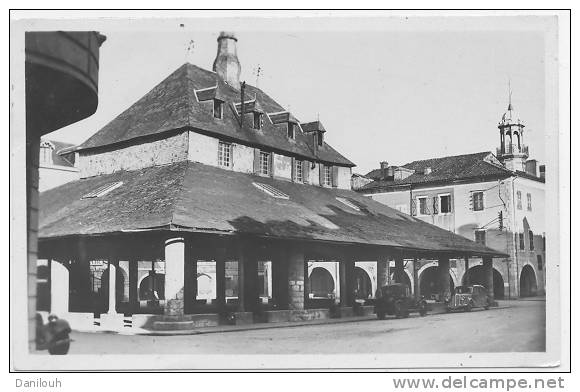 31 /FL/ MONTREJEAU, La Mairie Et La Halle, N° 4 Narbo édit - Montréjeau