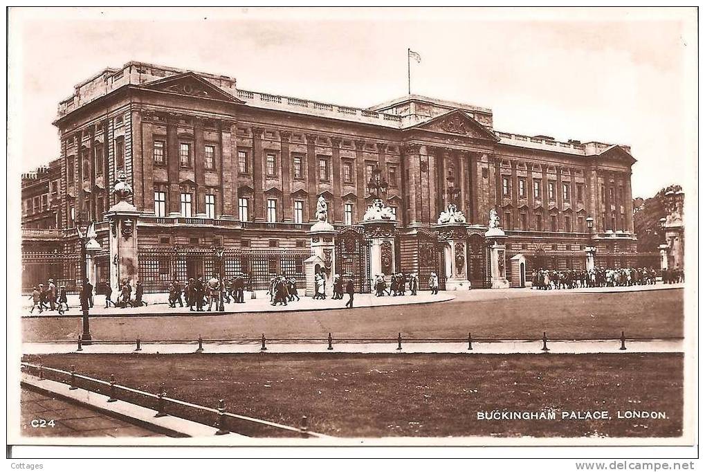 LONDON - BUCKINGHAM PALACE - 1947 - Buckingham Palace