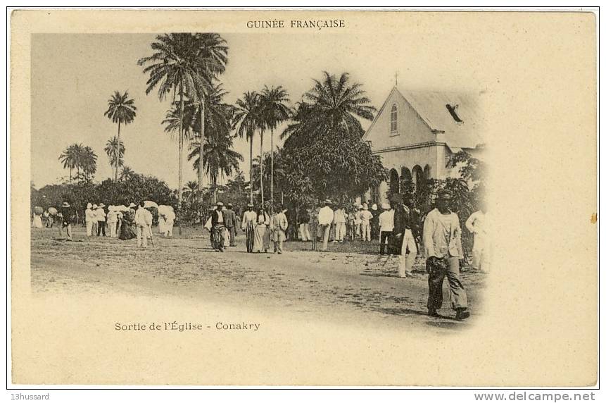 Carte Postale Ancienne Guinée Conakry - Sortie De L'Eglise - Religion, Messe - Guinée Française