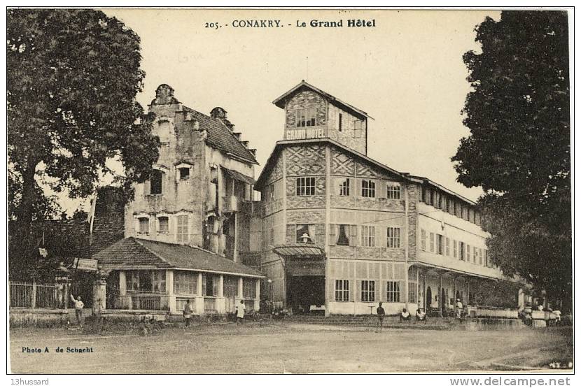 Carte Postale Ancienne Guinée Conakry - Le Grand Hôtel - Guinée