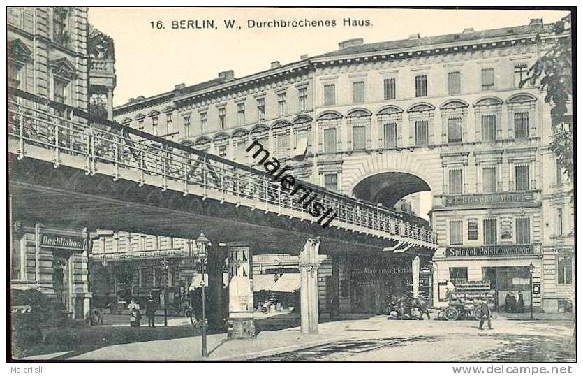 Berlin - Durchbrochenes Haus - U-Bahn - Schoeneberg