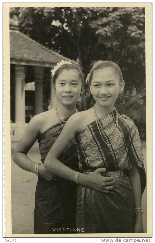 LAOS - Vientiane - Carte-Photo - Jeunes Filles Laotiennes En Tenue D´apparat - Laos