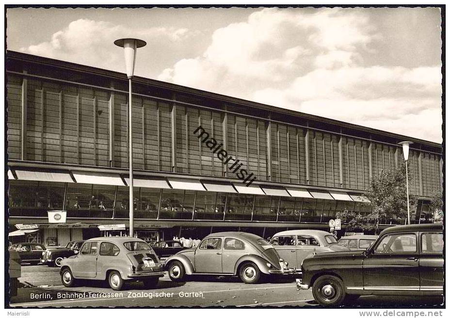 Berlin - Charlottenburg - Bahnhof Zoologischer Garten - Autos - Charlottenburg