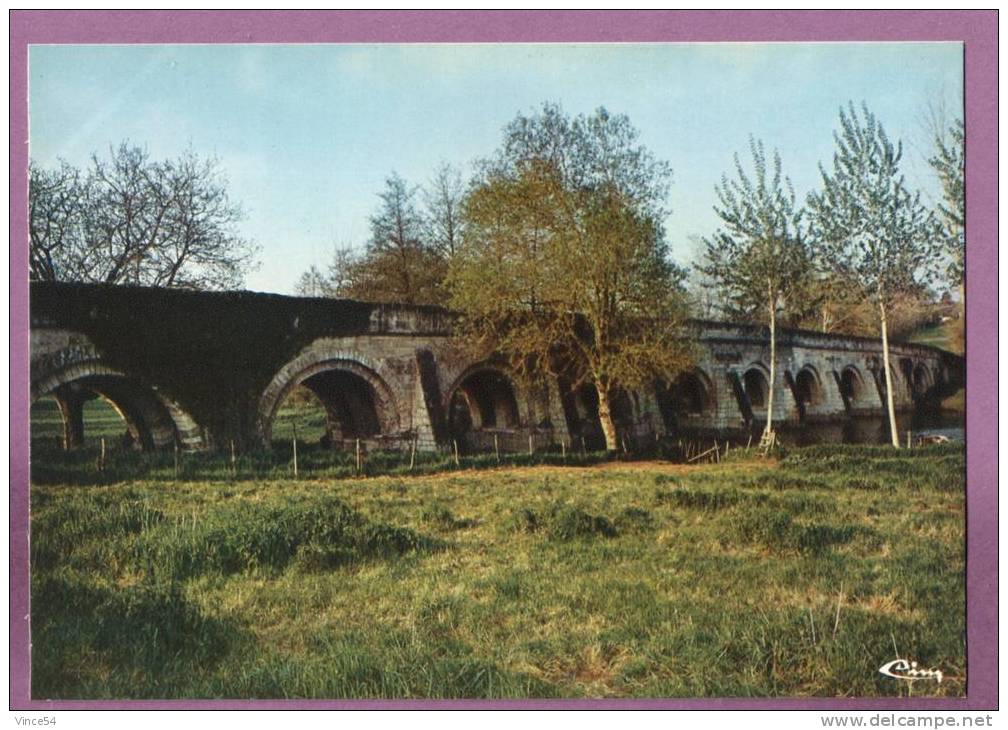 AIRVAULT - Le Pont Romain De Vernay (XIIe S.) Sur Le Thouet. Non Circulé. 2 Scans - Airvault