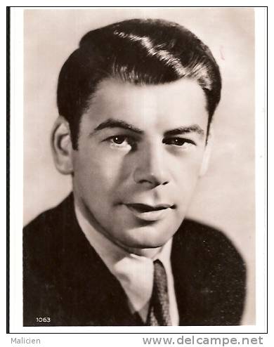 CINEMA- Artistes-acteur -ref Mla -228- Paul Muni - Warner Bros   - Bon Etat - Attori