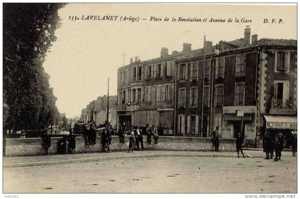 155 - Lavelanet - Place De La Révolution Et Avenue De La Gare - Lavelanet