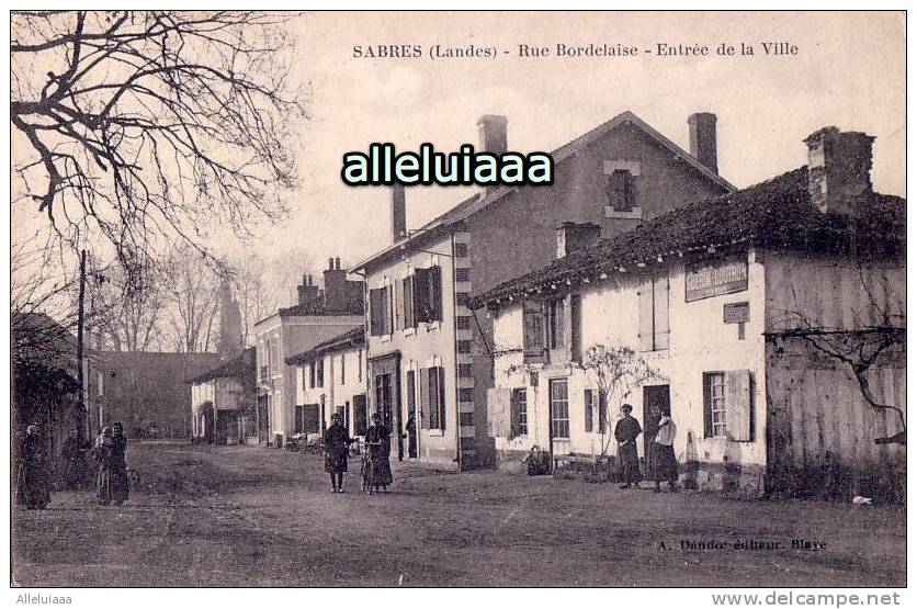 CPA Belle Carte Postale FRANCE SABRES - ENTREE DE LA VILLE - RUE BORDELAISE - Animée Vélo  TBE - Sabres