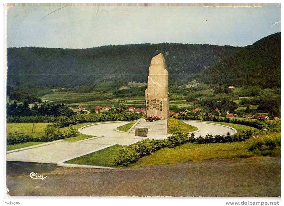 Près Schirmeck---Col Du Donon--datée 1976--Le Monument Des Passeurs,cpm N° 0322 éd Combier - Schirmeck