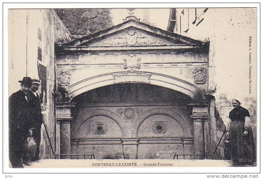 FONTENAY LE COMTE - Grande Fontaine - Fontenay Le Comte