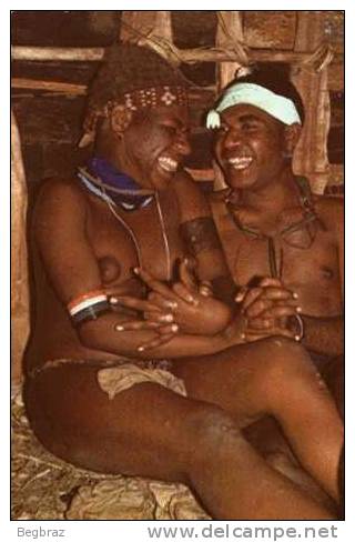 A CHIMBU YOUTH AND HIS GIRL FRIEND           SEINS NUS - Papouasie-Nouvelle-Guinée