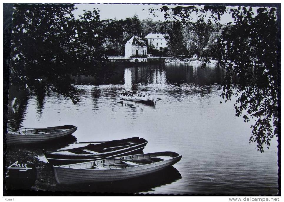 CP Photo Du LAC De SETTONS " Lac Artificiel Construit De 1848 à 1858 " . - Montsauche Les Settons