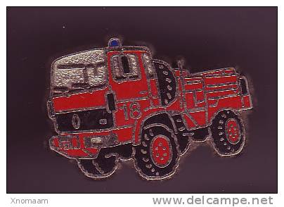 Pin´s - Camion De Pompier - Renault - Brandweerman
