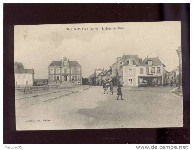 30737 Routot L'hôtel De Ville  édit. Mellet N° 8025 Animée  Magasins   Belle Carte - Routot