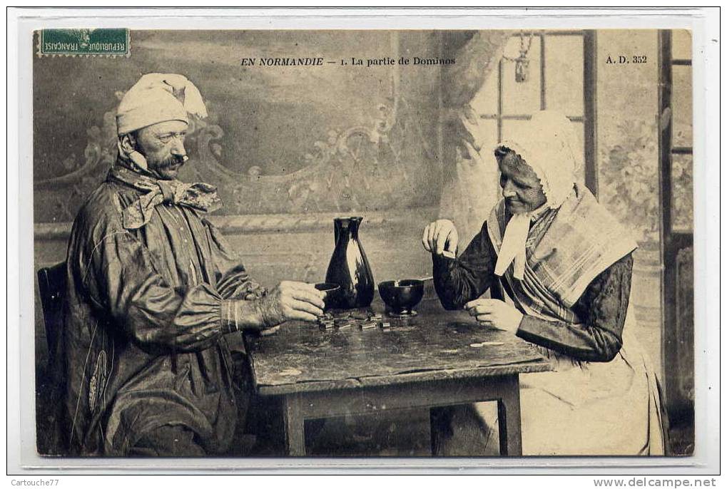 P1 - EN NORMANDIE - La Partie De Dominos (1908) - Thèmes Région - Folklore - Jeux - Costumes - Juegos
