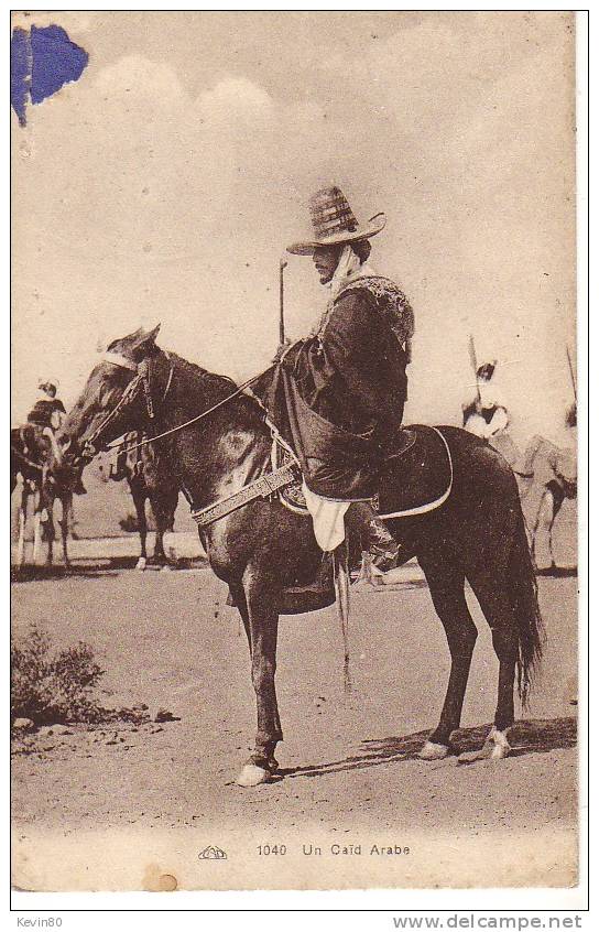 ALGERIE Un Caïd Arabe Cpa Animée - Men