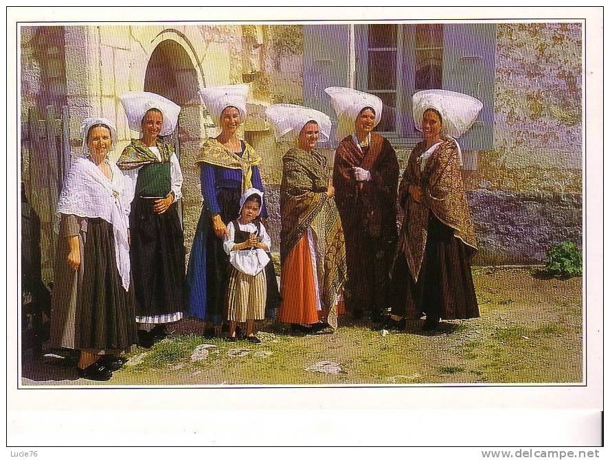L´ESTRAN SAINTONGEAIS - Groupe Folklorique Ethnographique -  Les Femmes En Tenue De Cérémonie - Poitou-Charentes