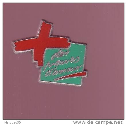 Pin's Croix Rouge, Vert, Des Preuves D'amour - Arthus Bertrand